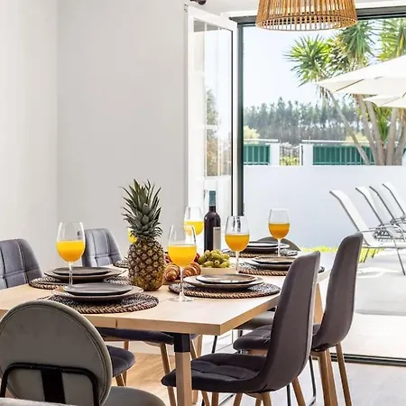Coral - Private Large Pool & Garden ヴィラ Famalicão