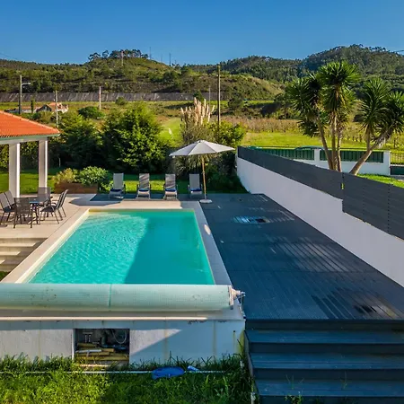 Coral - Private Large Pool & Garden Famalicão