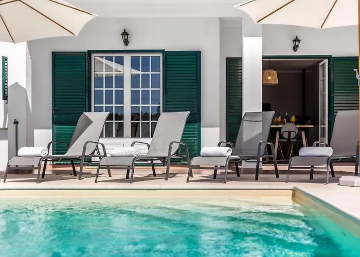 Coral - Private Large Pool & Garden Вилла